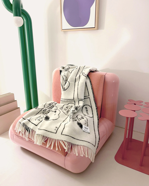 Peanuts Blanket Comic Doughnut | White Black