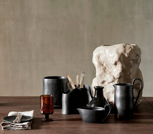 Flow Sauce Boat | Black by FERM LIVING (flow-sauce-boat-black)