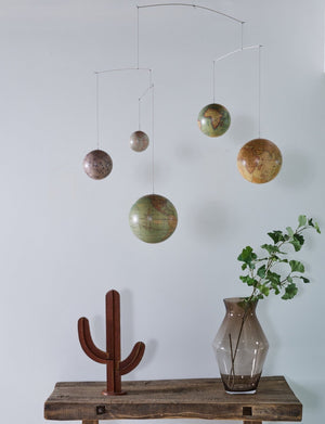 Model Globe Mobile by AUTHENTIC MODELS (monde-d-echecs-5)