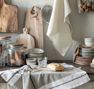 Cutting Board | Acacia by IB LAURSEN (ib-laursen-cutting-board-w-curved-top-and-short-handle)