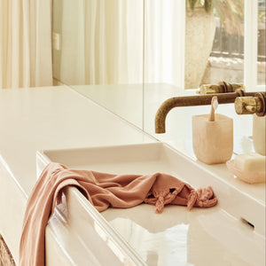 Flow Toothbrush Holder | Marshmallow by SAARDÉ (copy-of-saarde-flow-resin-toothbrush-holder-earth)