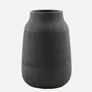 GROOVE Vase 22cm | Black by HOUSE DOCTOR (house-doctor-vase-groove-black-dp0341)
