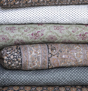 QUILT - Olive/Mini White Dots by IB LAURSEN (ib-laursen-quilt-olive-w-mini-dots)