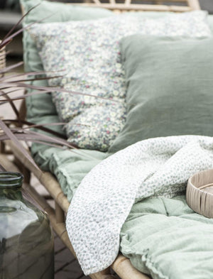 QUILT - White/Green Leaves by IB LAURSEN (ib-laursen-quilt-green-leaves)