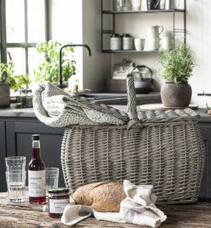 QUILT - White/Green Leaves by IB LAURSEN (ib-laursen-quilt-green-leaves)