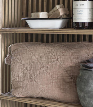 Quilted Travel Pouch - Burnt Rose by IB LAURSEN (ib-laursen-toiletry-bag-quilted-burned-rose)