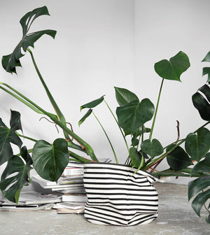STRIPES 30x30cm Storage Bag - Black/White by HOUSE DOCTOR (house-doctor-storage-bag-stripes-black-white-ls0350)
