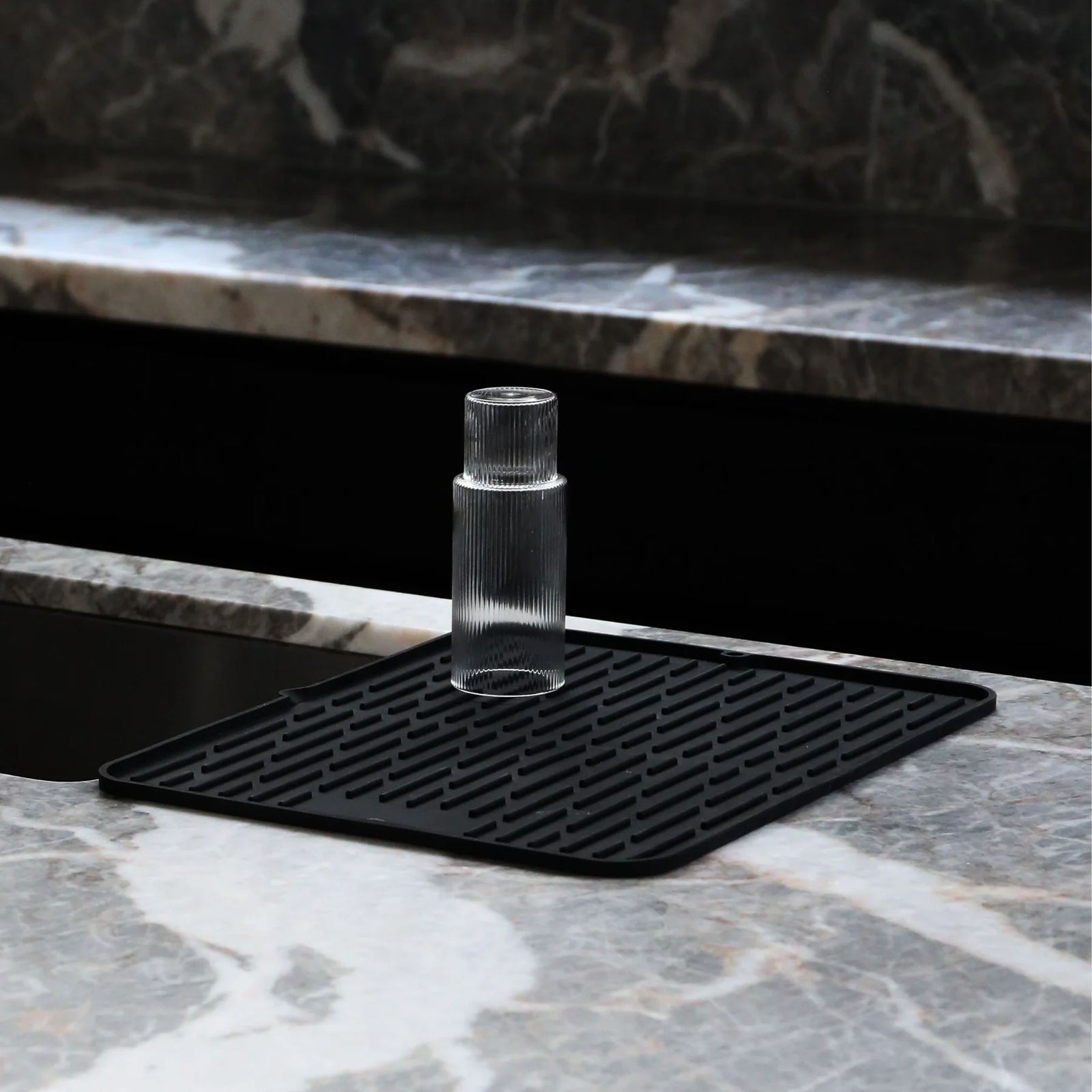 Folding Silicone Drying Mat L w/ Drainage Mouth | Black by DESIGNSTUFF (folding-silicone-drying-mat-large-with-drainage-mouth-black)