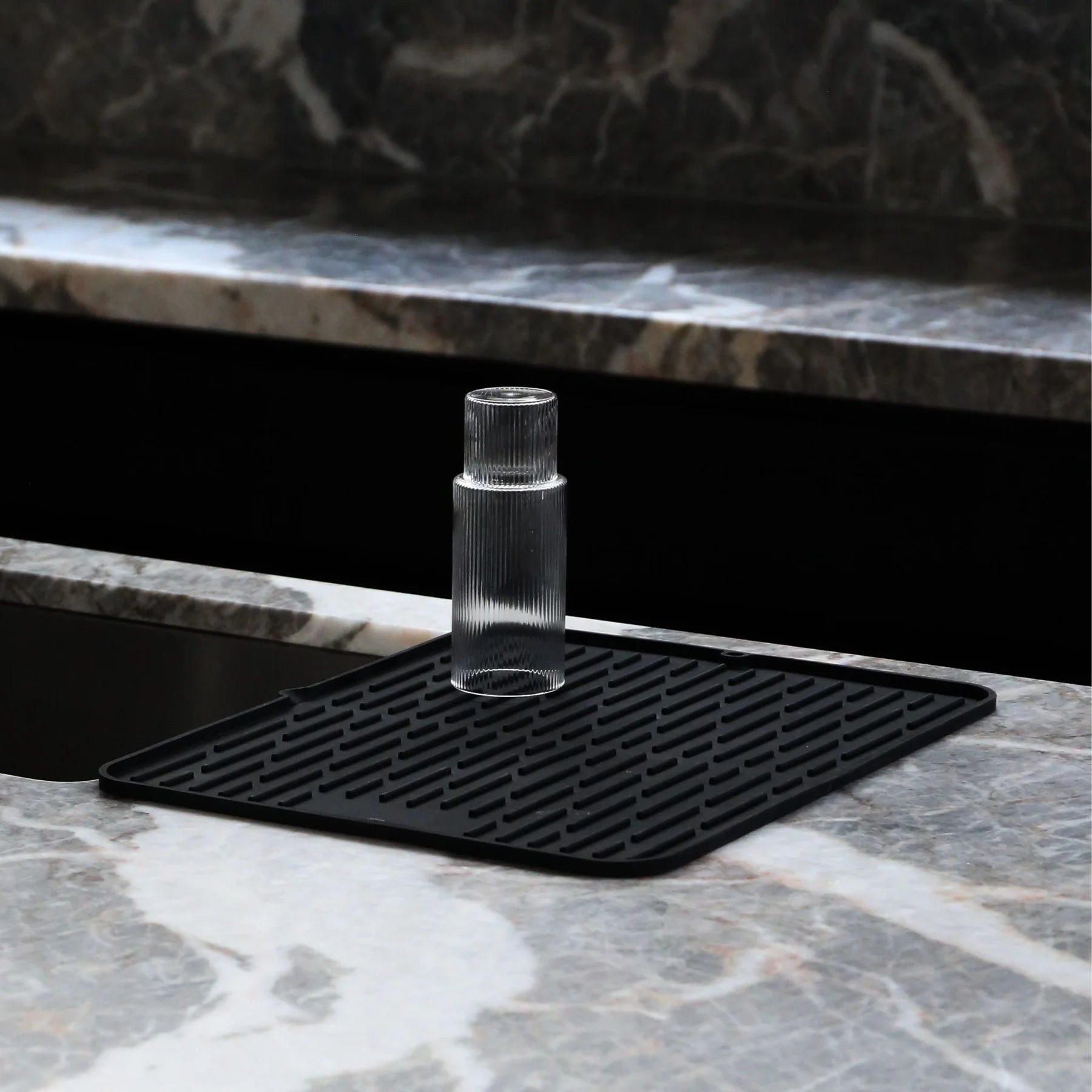 Folding Silicone Drying Mat L w/ Drainage Mouth | Black by DESIGNSTUFF (folding-silicone-drying-mat-large-with-drainage-mouth-black)