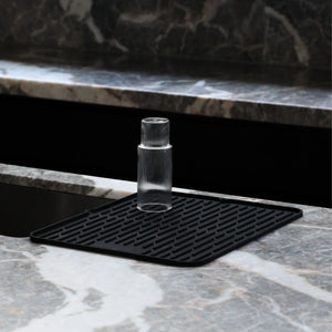 Folding Silicone Drying Mat L w/ Drainage Mouth | Black by DESIGNSTUFF (folding-silicone-drying-mat-large-with-drainage-mouth-black)