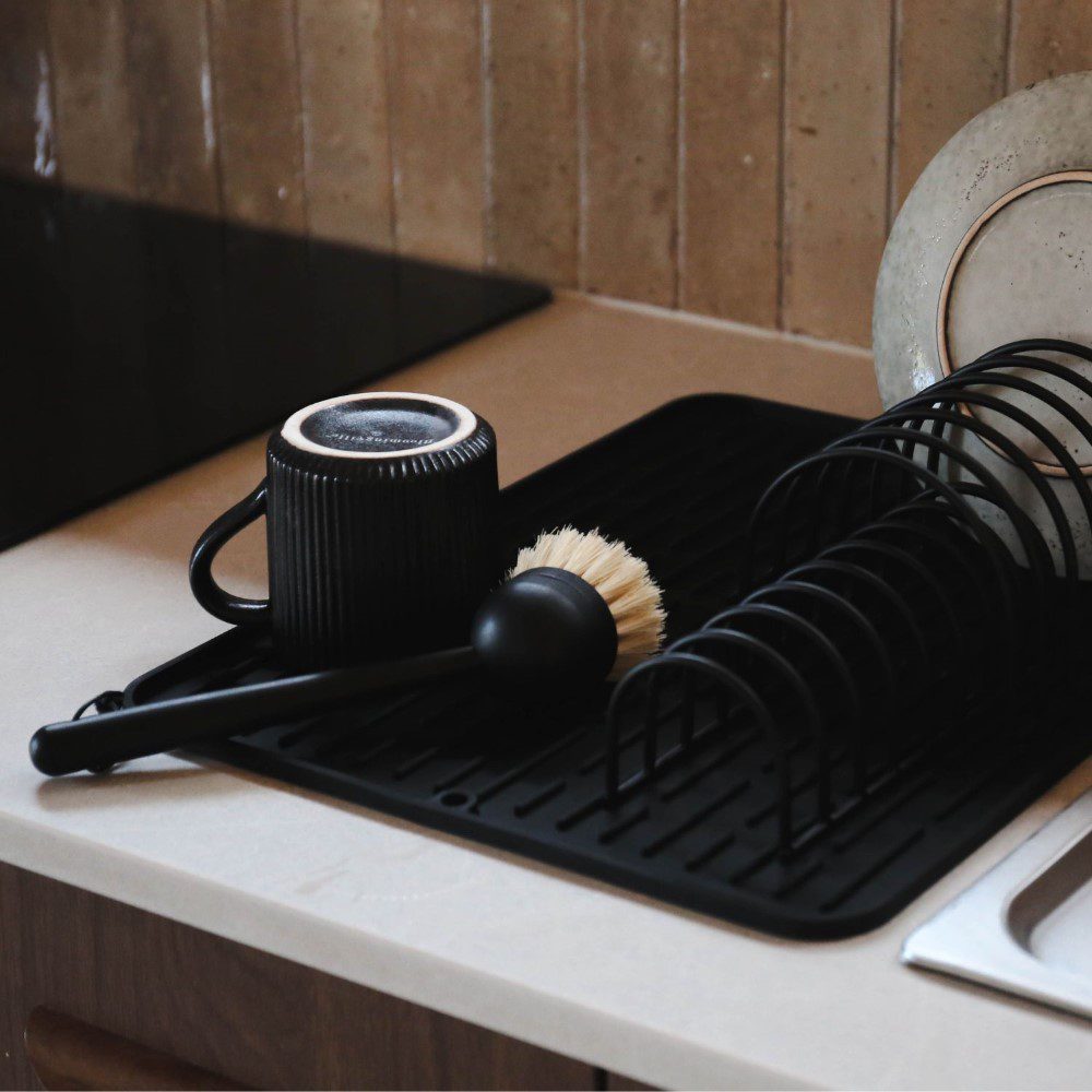 Folding Silicone Drying Mat L w/ Drainage Mouth | Black by DESIGNSTUFF (folding-silicone-drying-mat-large-with-drainage-mouth-black)