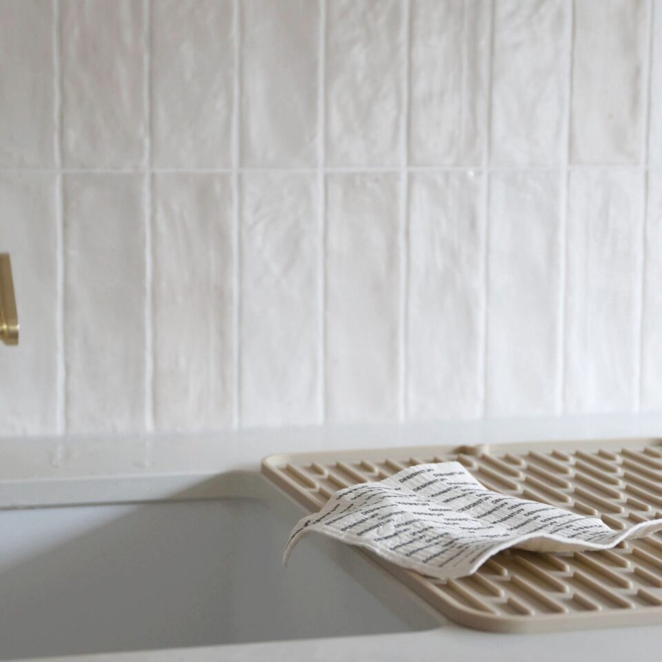 Folding Silicone Drying Mat L w/ Drainage Mouth | Sand by DESIGNSTUFF (folding-silicone-drying-mat-large-with-drainage-mouth-sand)