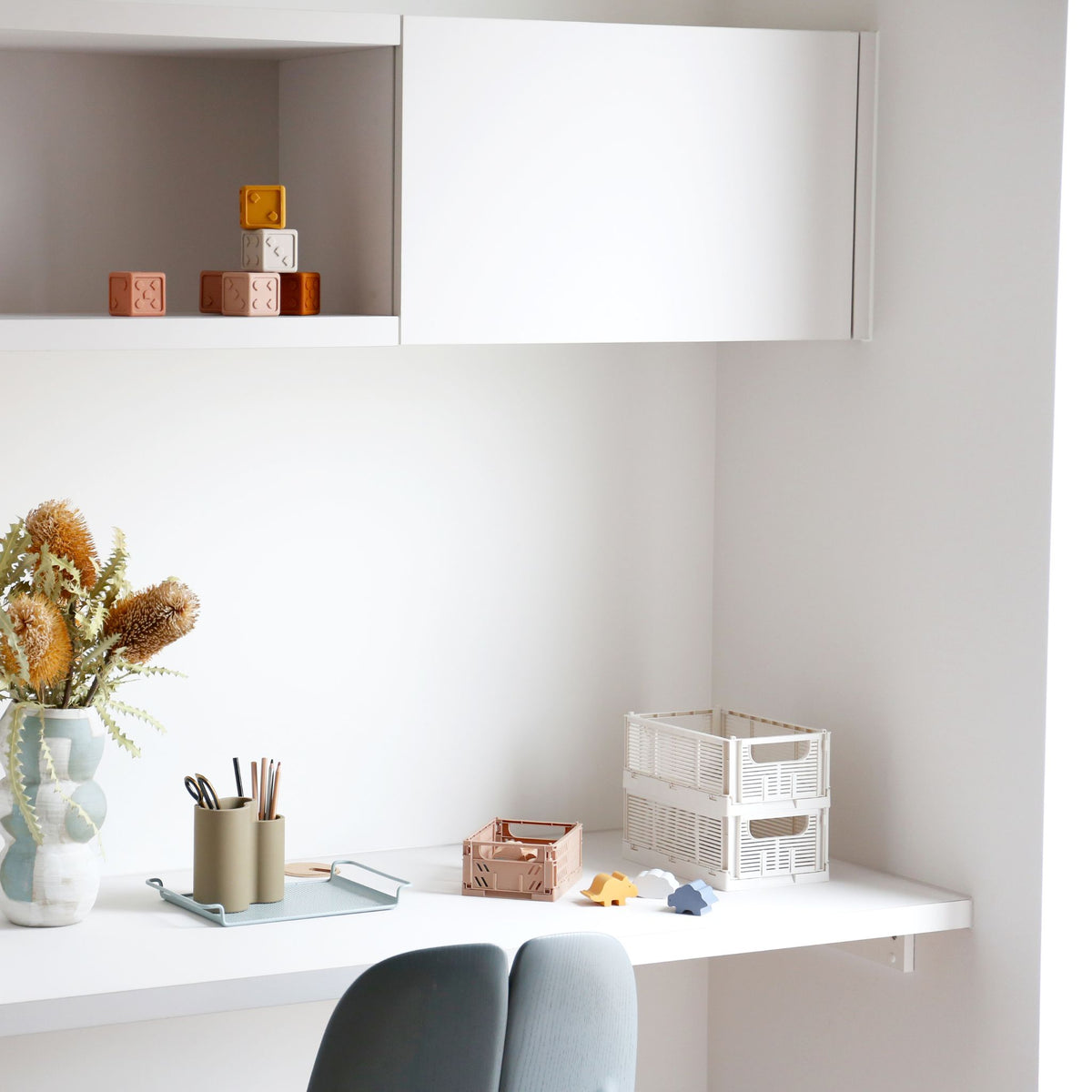 Linear Collapsible Crate | M | 33x25cm | Chalk (Set of 2) by DESIGNSTUFF (ff-linear-collapsible-crate-m-33x25cm-chalk-set-of-2)