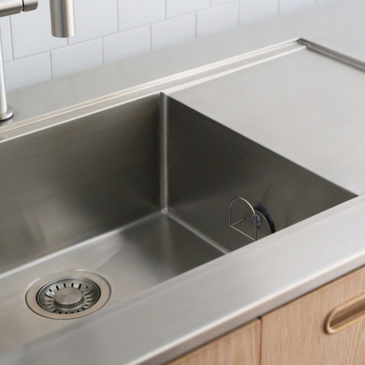 Sink Sponge Holder | Brushed Steel by DESIGNSTUFF (sink-sponge-holder-brushed-steel)