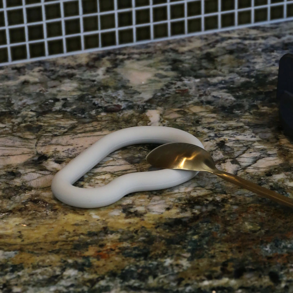 Curve Silicone Trivet | Sand by DESIGNSTUFF (curve-silicone-trivet-sand)