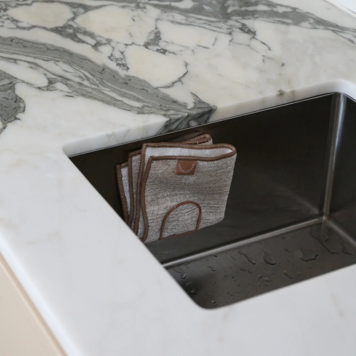 Sink Sponge Holder | Camel by DESIGNSTUFF (sink-sponge-holder-camel)