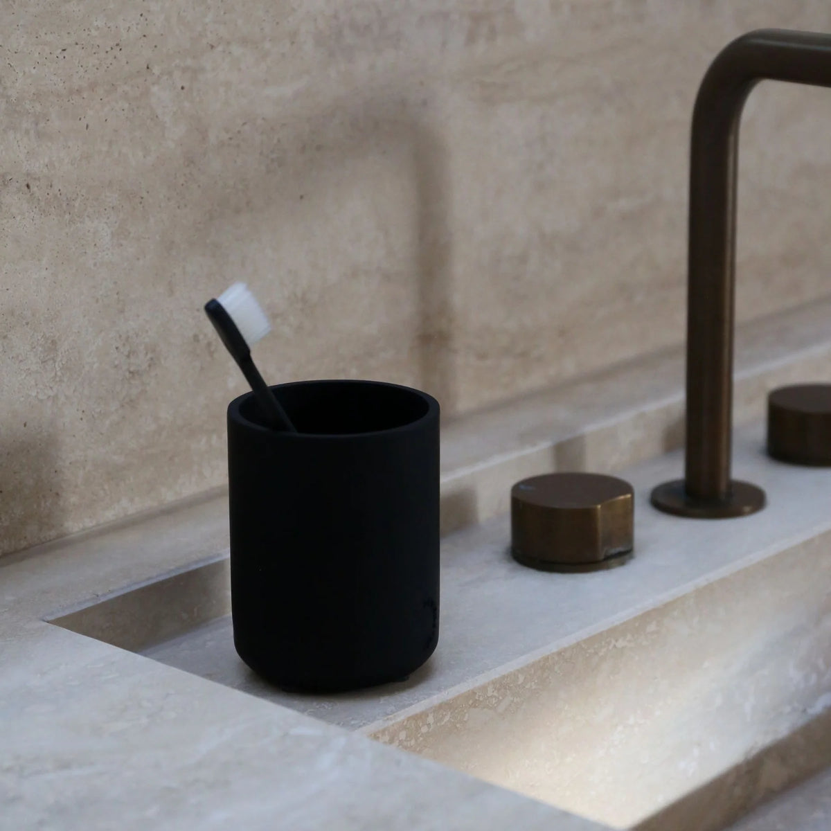 ARC Tumbler | Toothbrush Holder | Black
