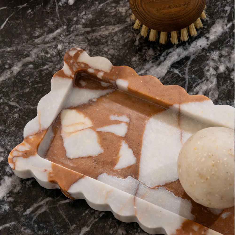 Palazzo Scalloped Bar | Brown Calacatta