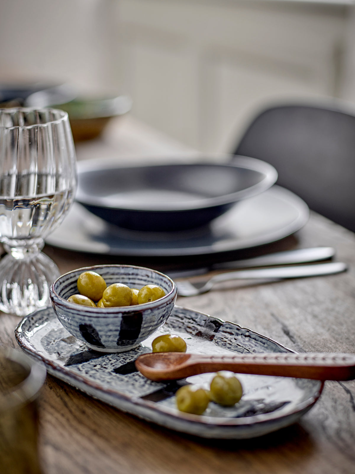 Ever Stoneware Plate | Black by BLOOMINGVILLE (ever-plate-black-stoneware)