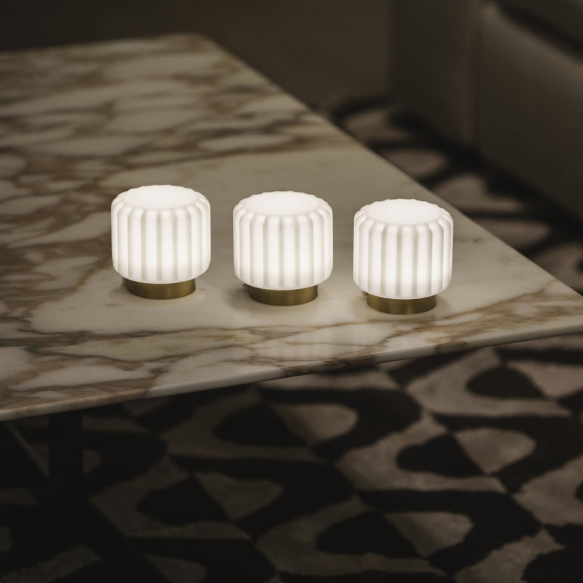 Atelier Pierre Dentelles 9 light & USB recharge | Gold base | 9x9 cm