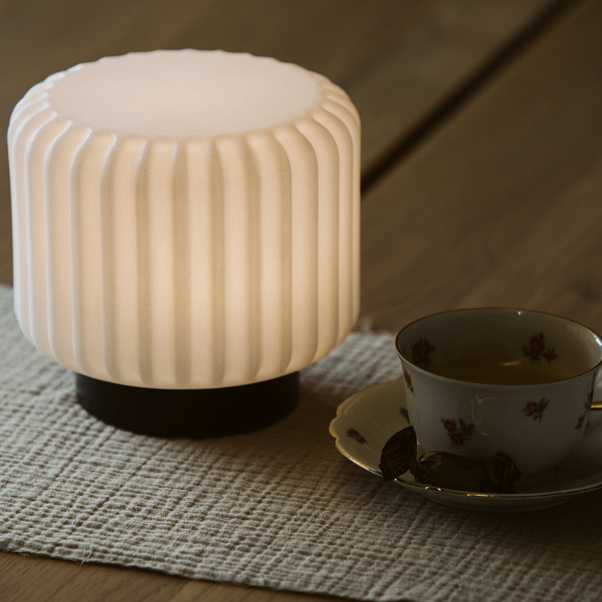 Dentelles Portable Lamp 15cm | Black Base by ATELIER PIERRE (15-light-usb-recharge-black-base-15cm)