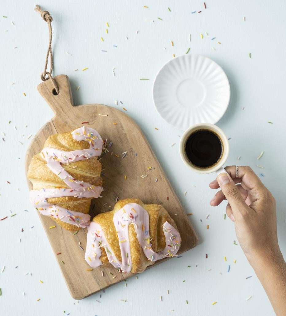 Cutting Board | Acacia by IB LAURSEN (ib-laursen-cutting-board-w-curved-top-and-short-handle)