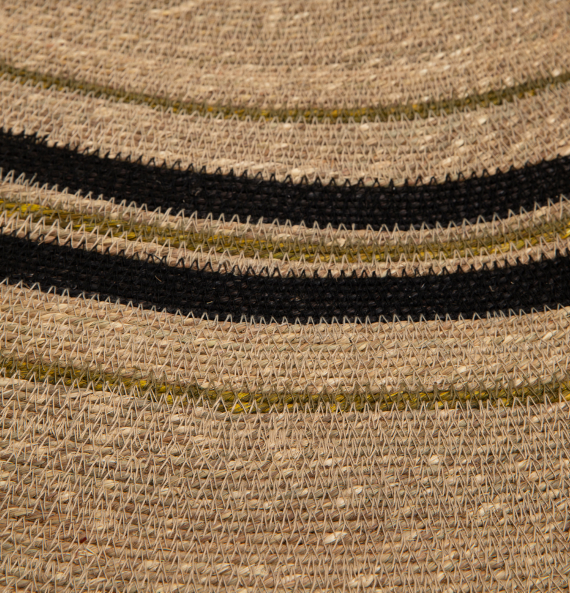 ARES Seagrass Circle Rug | Natural/Green/Black