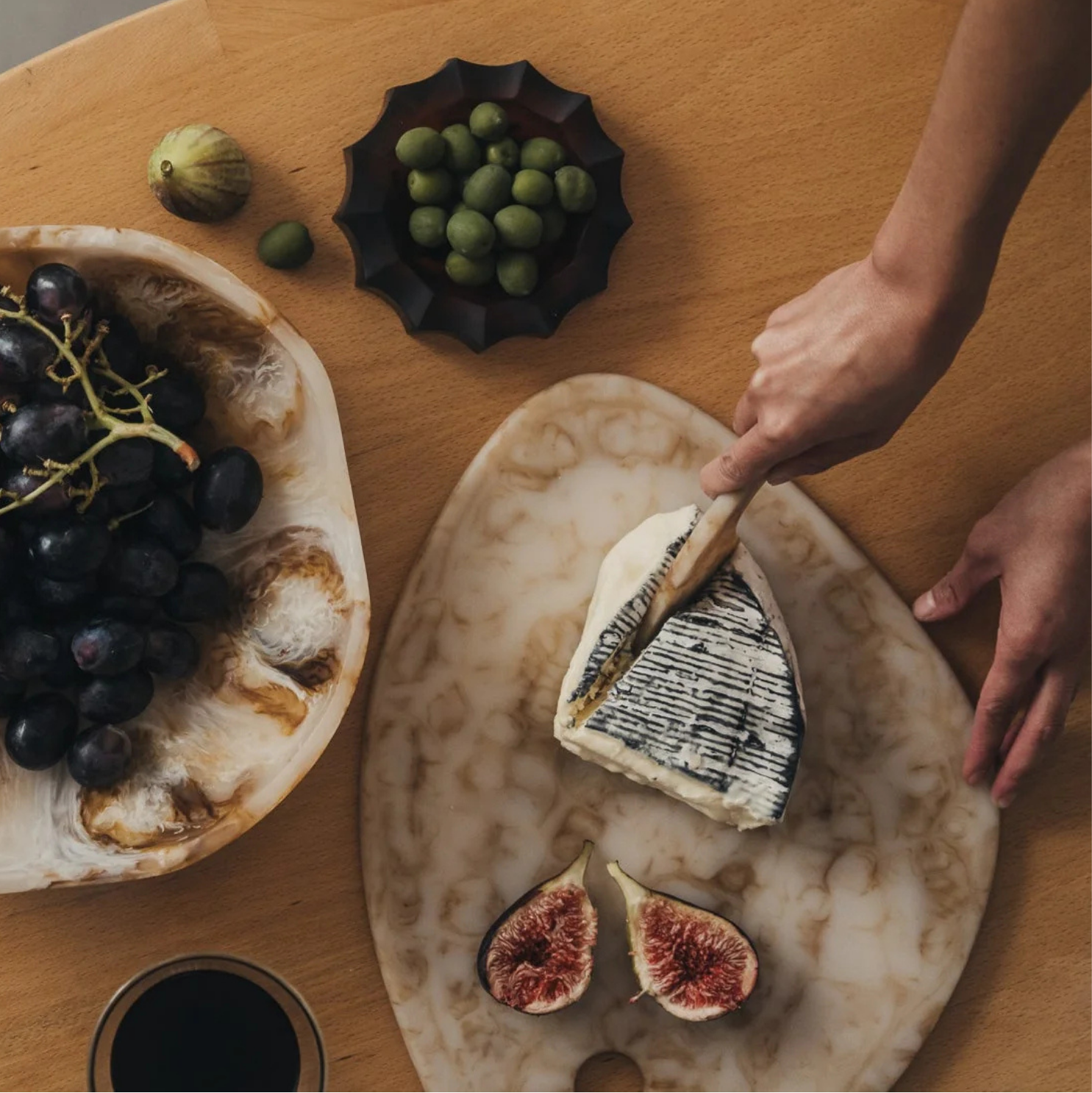 Saardè Flow Resin Cheese Knife | Iced Coffee