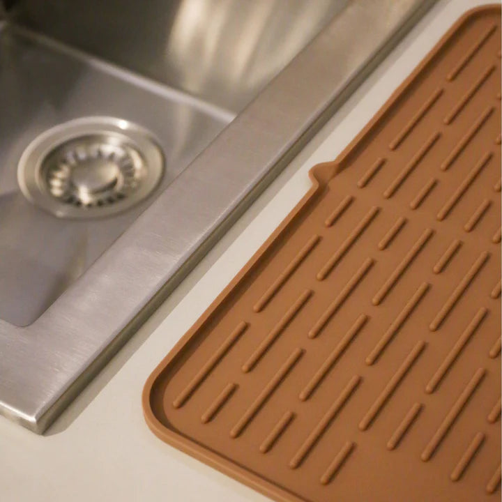 Folding Silicone Drying Mat L w/ Drainage Mouth | Camel by DESIGNSTUFF (folding-silicone-drying-mat-large-with-drainage-mouth-camel)