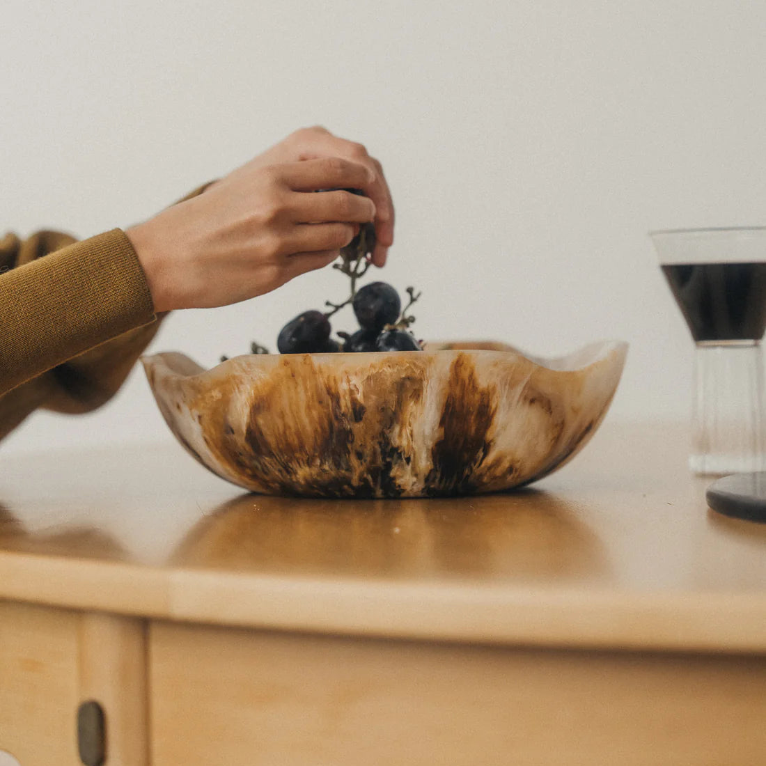 Flow Resin Salad Bowl S | Iced Coffee