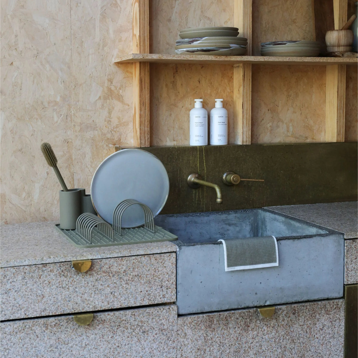 Folding Silicone Drying Mat L w/ Drainage Mouth | Khaki by DESIGNSTUFF (sink-tray-and-sponge-holder-silicone-khaki)