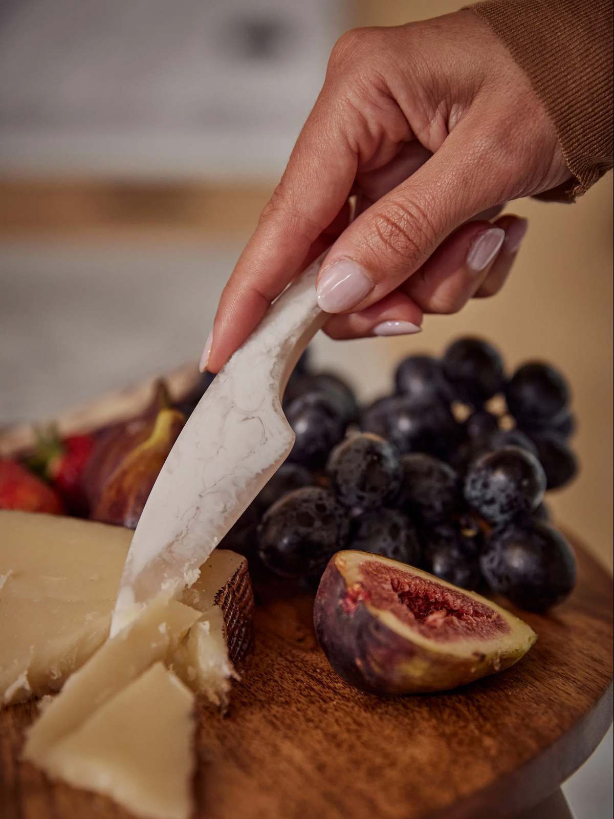 Flow Resin Cheese Knife | Earth by SAARDÉ (flow-cheese-knife-earth)