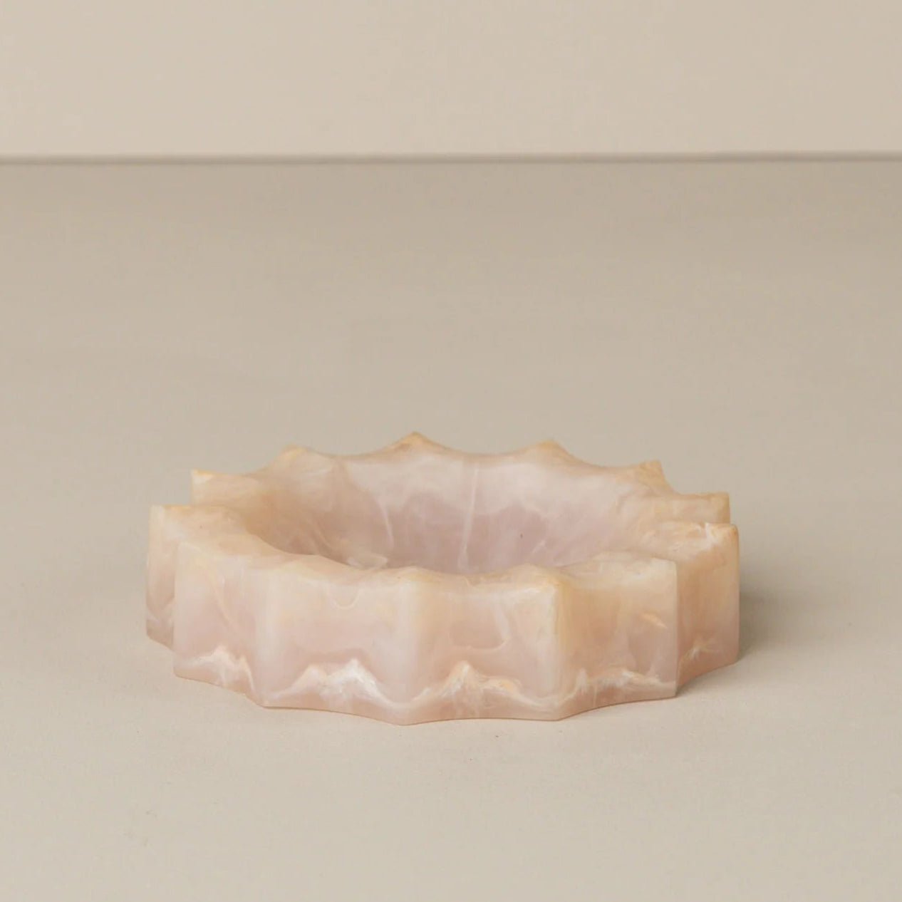 Flow Resin Sun Dish | Shell by SAARDÉ (flow-resin-sun-dish-shell)