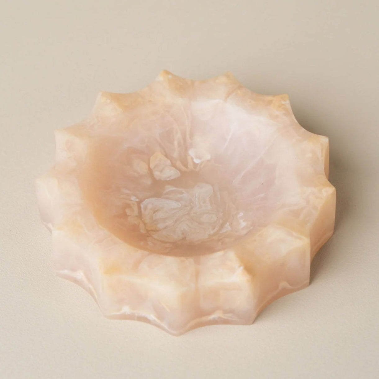 Flow Resin Sun Dish | Shell by SAARDÉ (flow-resin-sun-dish-shell)