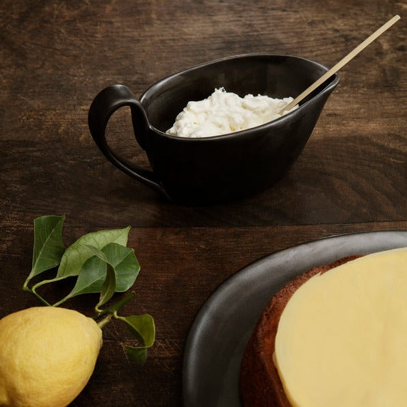 Flow Sauce Boat | Black by FERM LIVING (flow-sauce-boat-black)