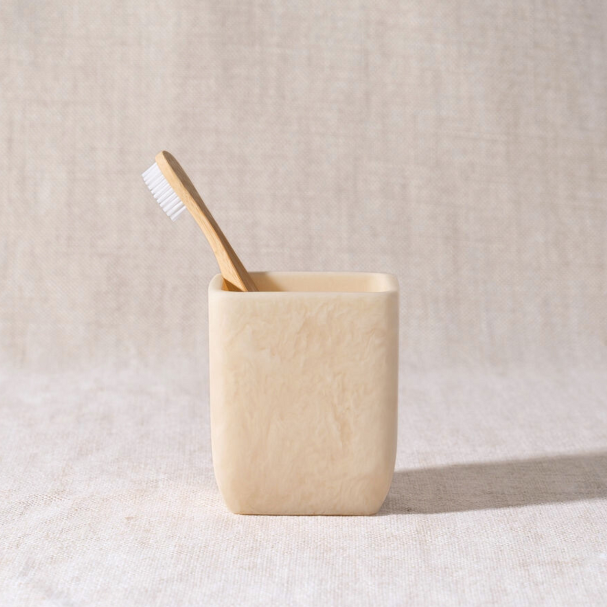 Flow Toothbrush Holder | Marshmallow by SAARDÉ (copy-of-saarde-flow-resin-toothbrush-holder-earth)