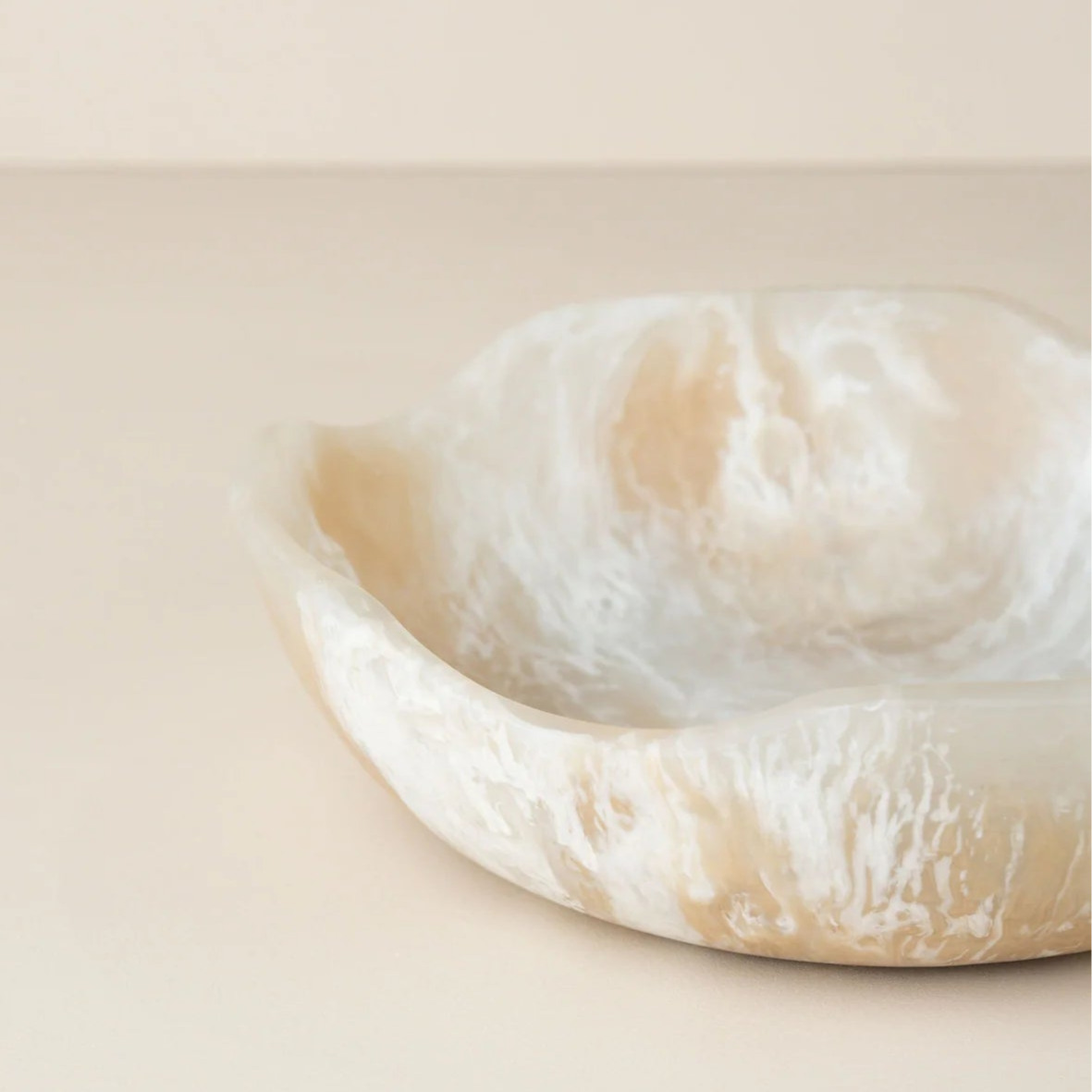 Flow Resin Salad Bowl L | Shell by SAARDÉ (flow-salad-bowl-s-peach-blush-copy)