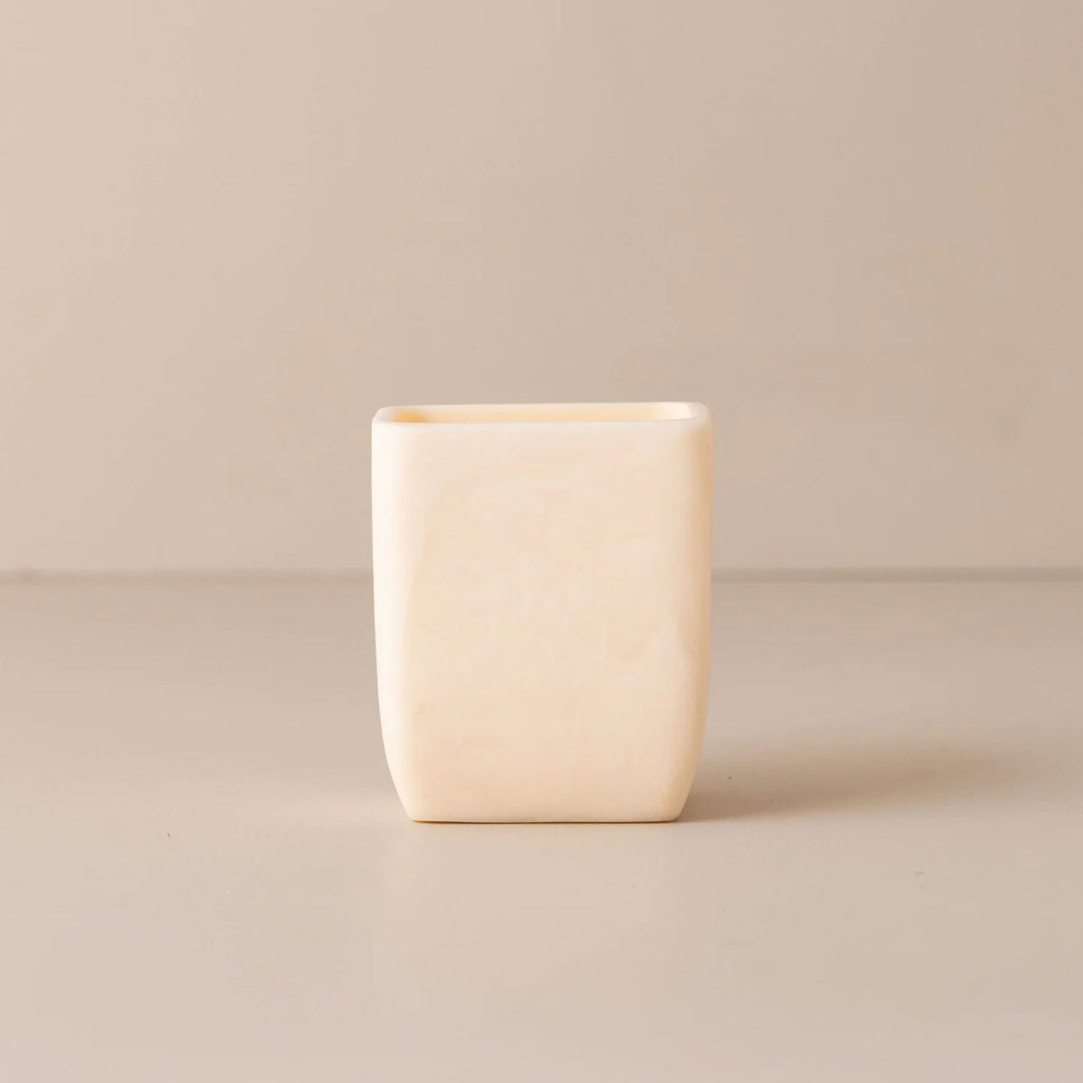 Flow Toothbrush Holder | Marshmallow by SAARDÉ (copy-of-saarde-flow-resin-toothbrush-holder-earth)