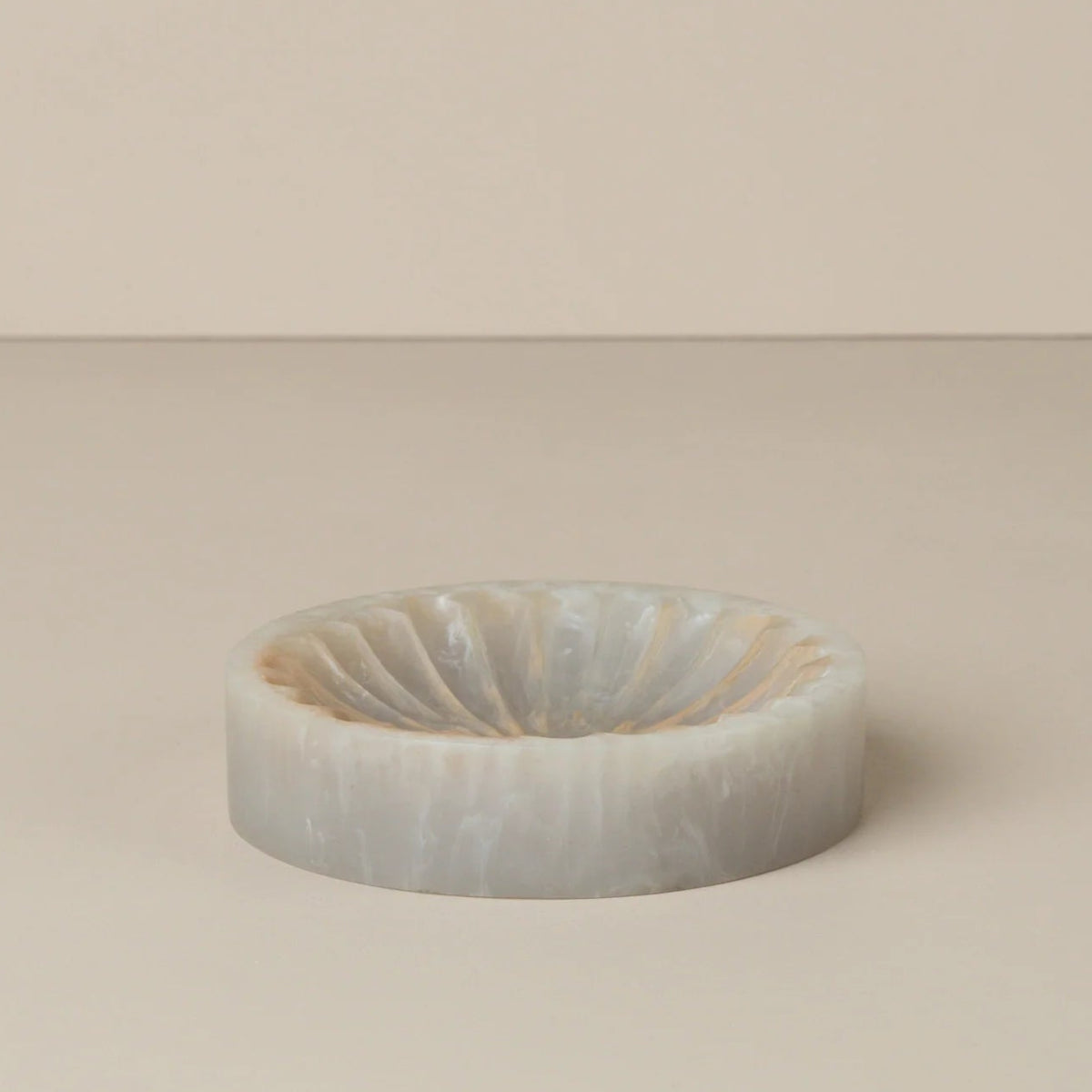 Flow Resin Trinket Dish | Shell by SAARDÉ (harmonia-white-marble-bowl-artisanal-crafts-japanese-minimalist-design-copy)