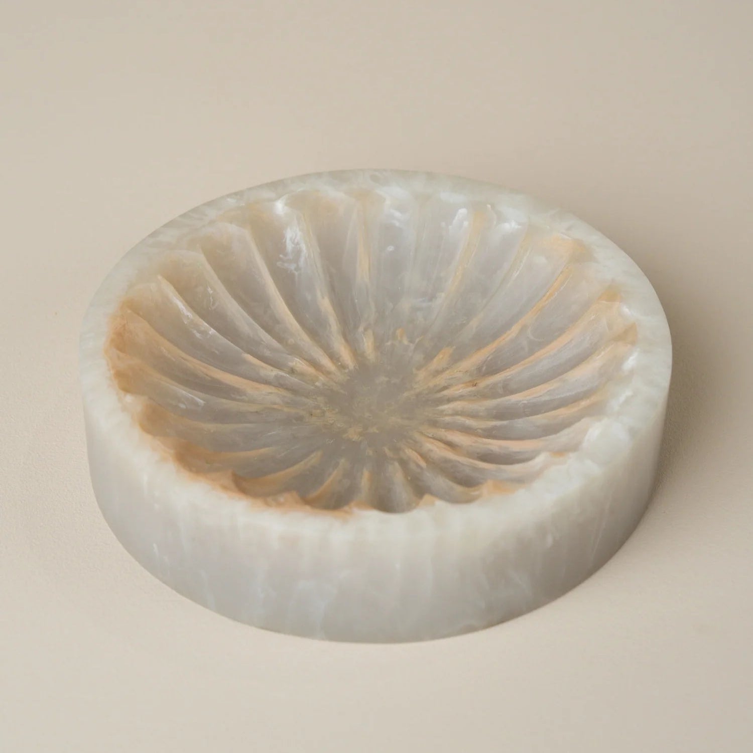 Flow Resin Trinket Dish | Shell by SAARDÉ (harmonia-white-marble-bowl-artisanal-crafts-japanese-minimalist-design-copy)