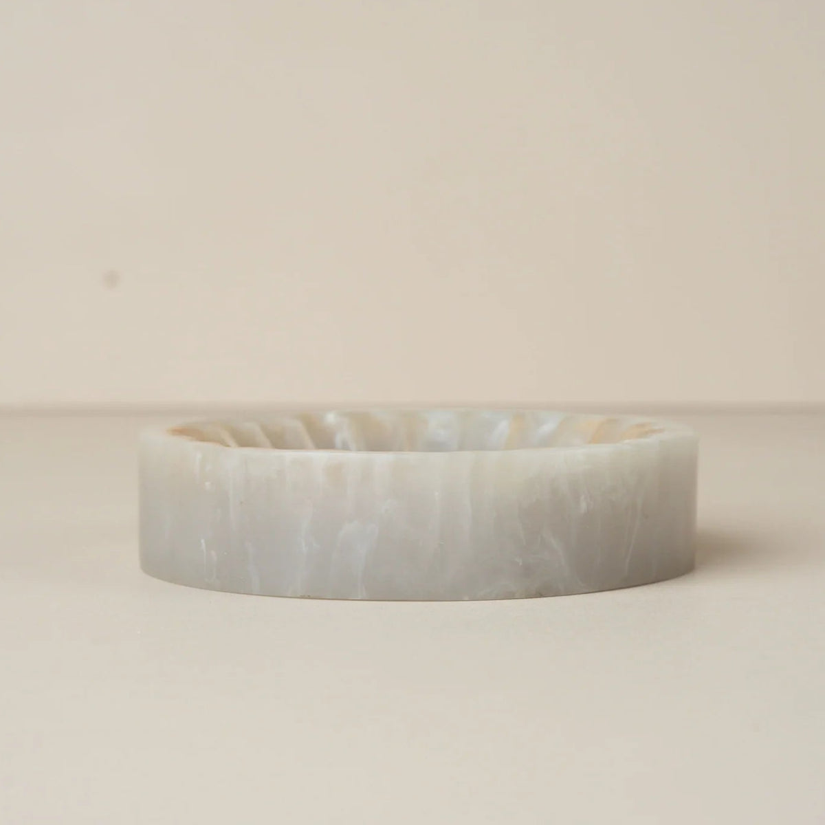 Flow Resin Trinket Dish | Shell by SAARDÉ (harmonia-white-marble-bowl-artisanal-crafts-japanese-minimalist-design-copy)