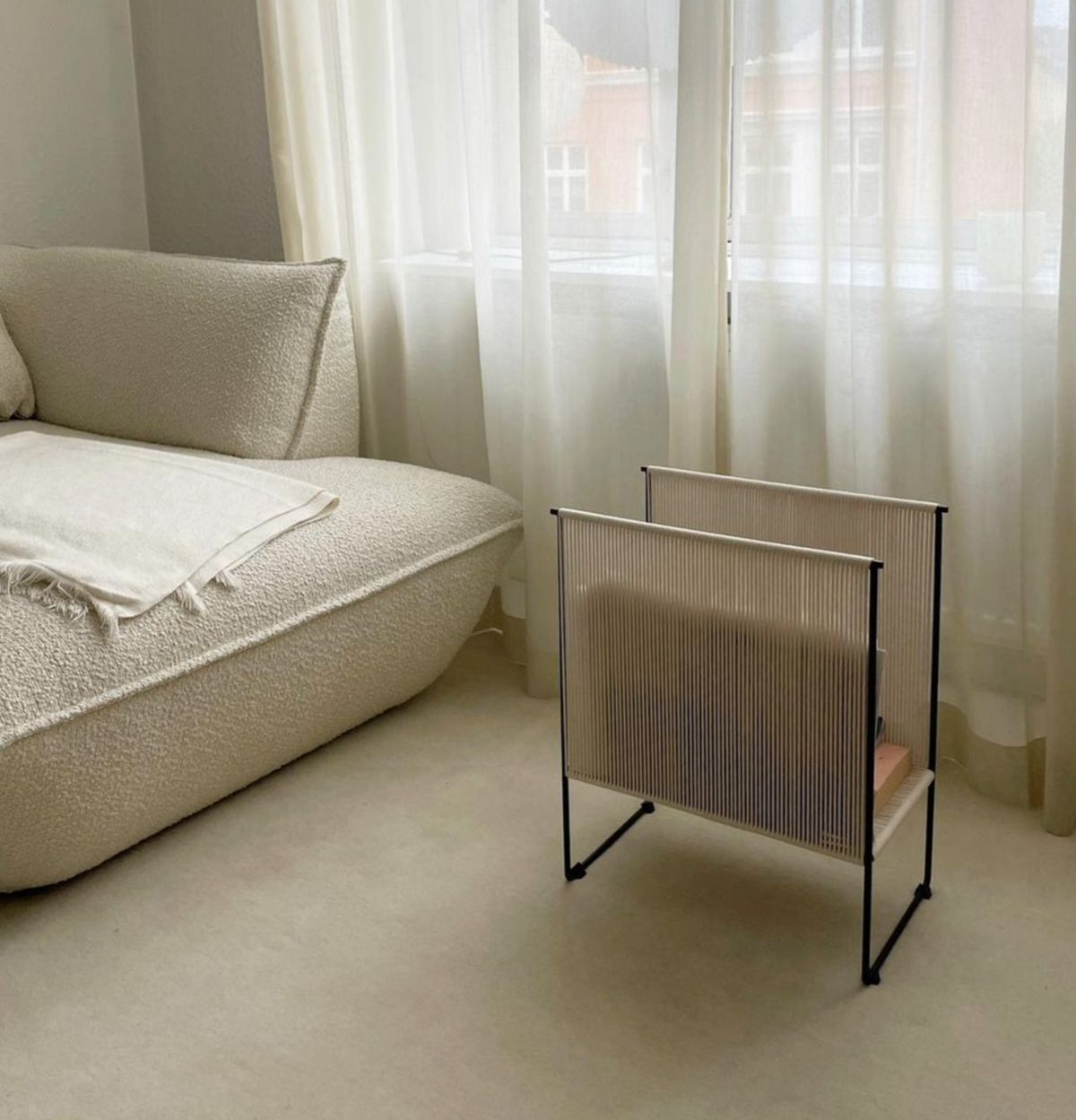 STRING Magazine Holder - Ivory/Black by HUBSCH (hubsch-string-magazine-holder)