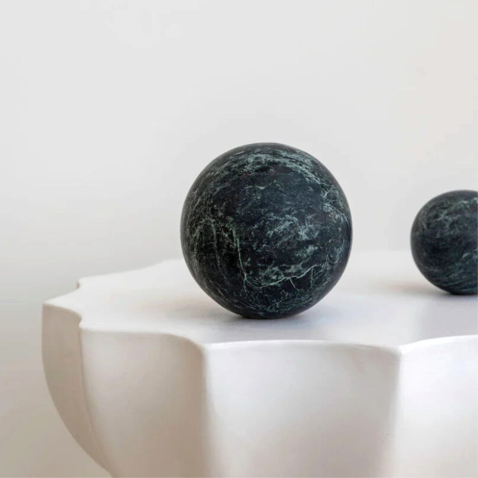 Orbit Table Sculpture | L | Verde Alpi