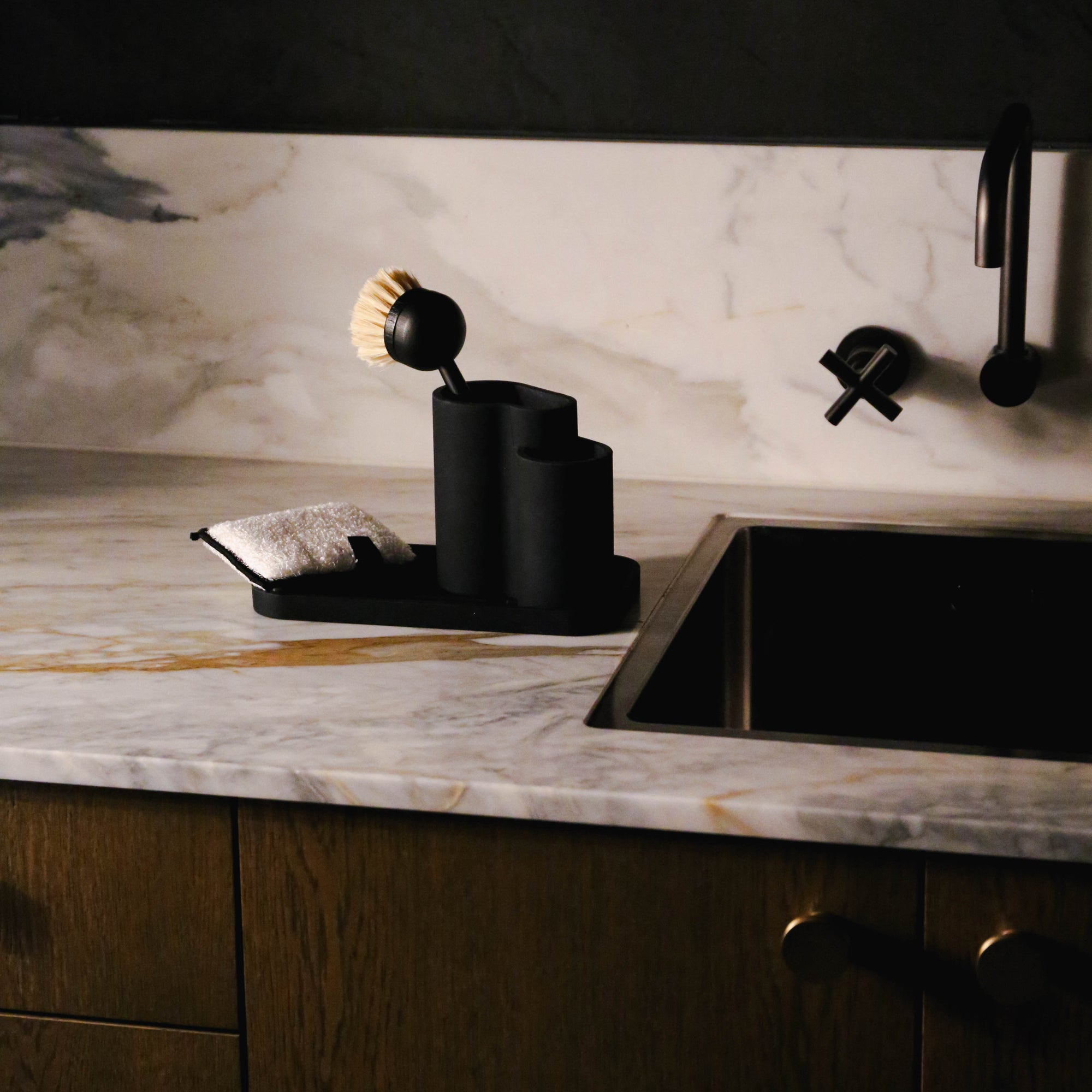 Sink Tray and Sponge Holder Silicone | Black by DESIGNSTUFF (sink-tray-and-sponge-holder-silicone-black)