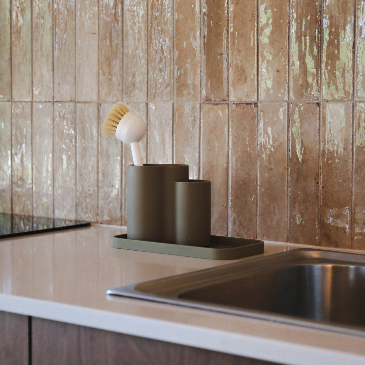 Sink Tray and Sponge Holder Silicone | Khaki by DESIGNSTUFF (sink-tray-and-sponge-holder-silicone-khaki-1)