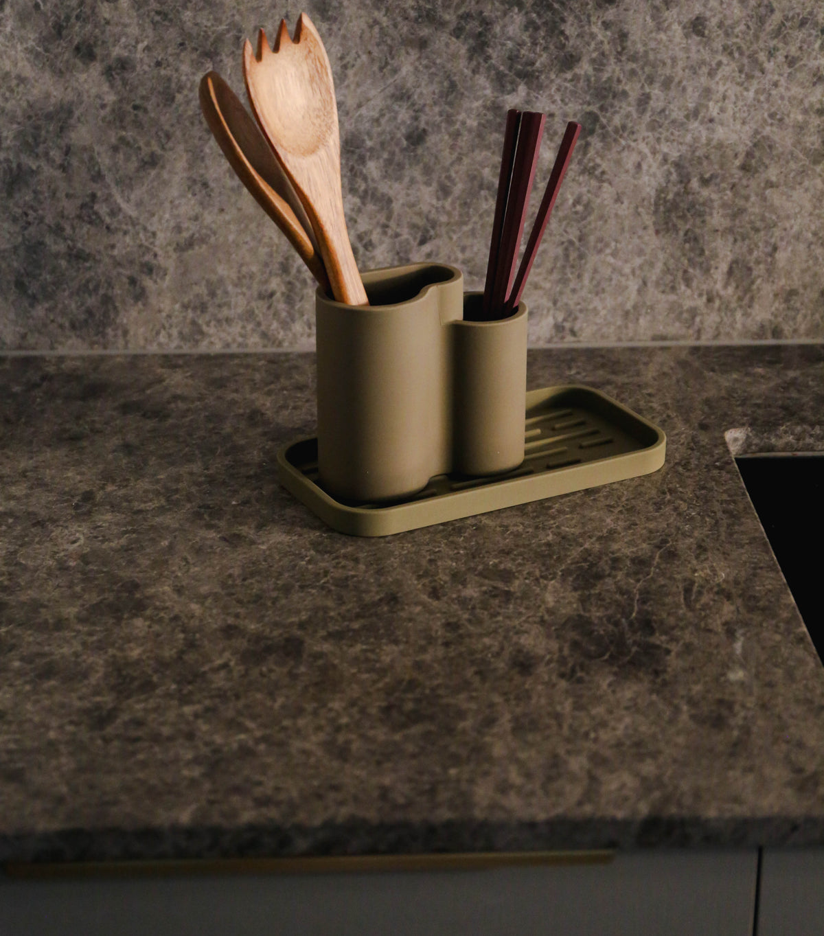Sink Tray and Sponge Holder Silicone | Khaki by DESIGNSTUFF (sink-tray-and-sponge-holder-silicone-khaki-1)
