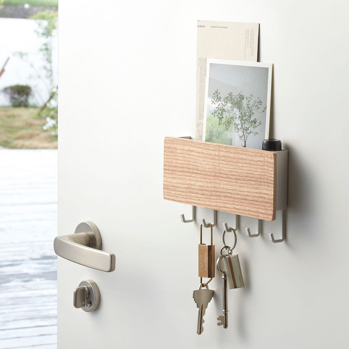 Rin Magnetic Key Organiser | Ash/White by Yamazaki (rin-magnetic-5-hook-key-rack-ash)