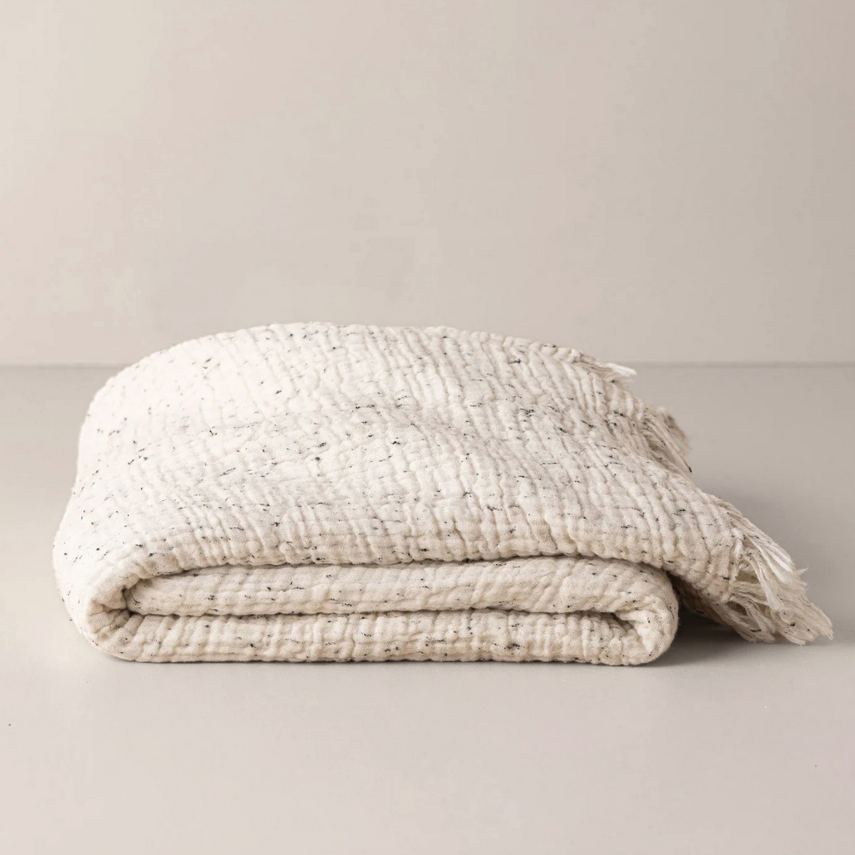 Saardè Enes Throw | Cream/Black Speckle