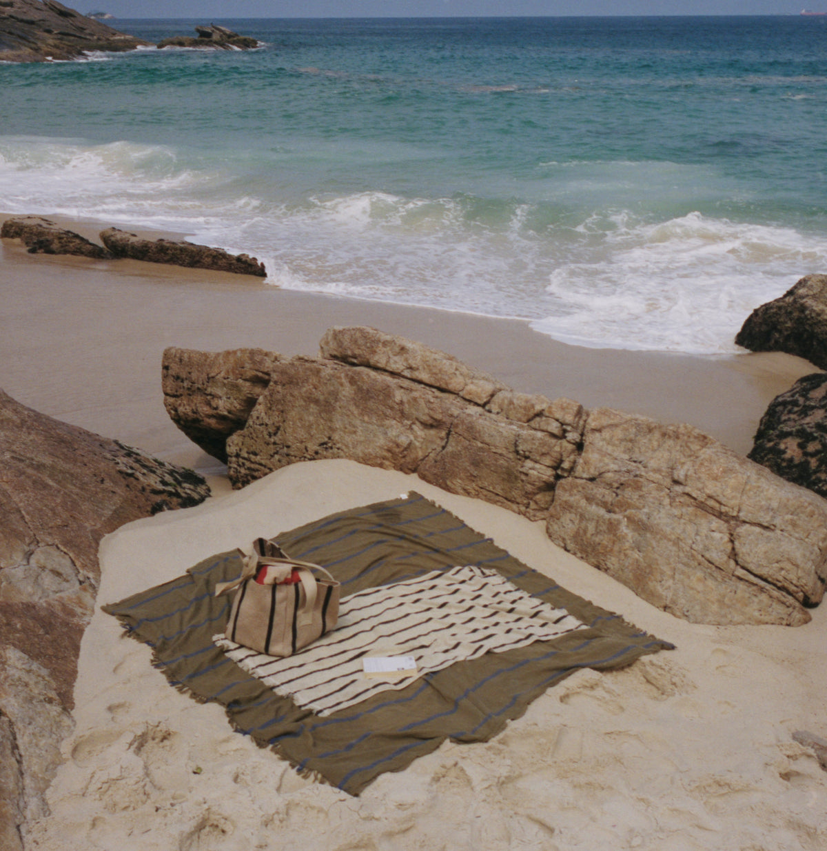 Alee Beach Towel | Sand/Black