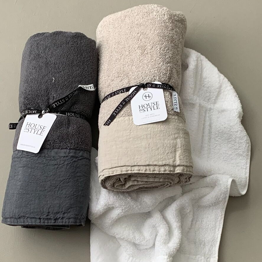 ANTIBES Washcloth Mit | Sand by HOME LINEN LABELS (home-linen-labels-antibes-16-21-cm-sand-washcloth)